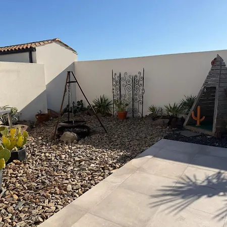 別荘 ღ Elegancia - Maison Familiale Piscine & Parking