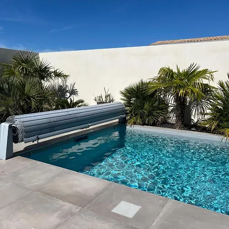 別荘 ღ Elegancia - Maison Familiale Piscine & Parking